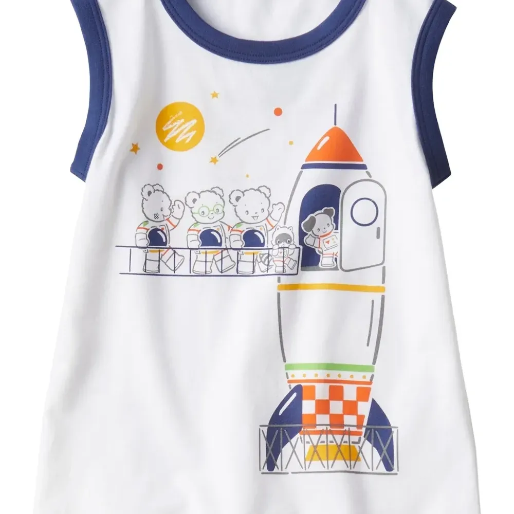 топ с графичным принтом