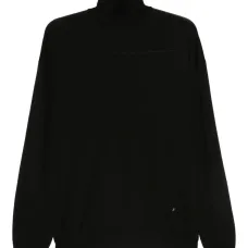 Шерстяной свитер с высоким воротником Шерстяной свитер с высоким воротником