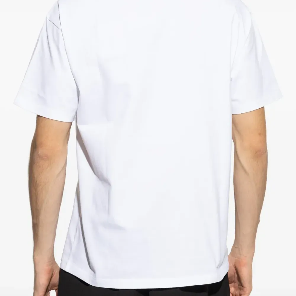 Футболка с нашивкой-логотипом