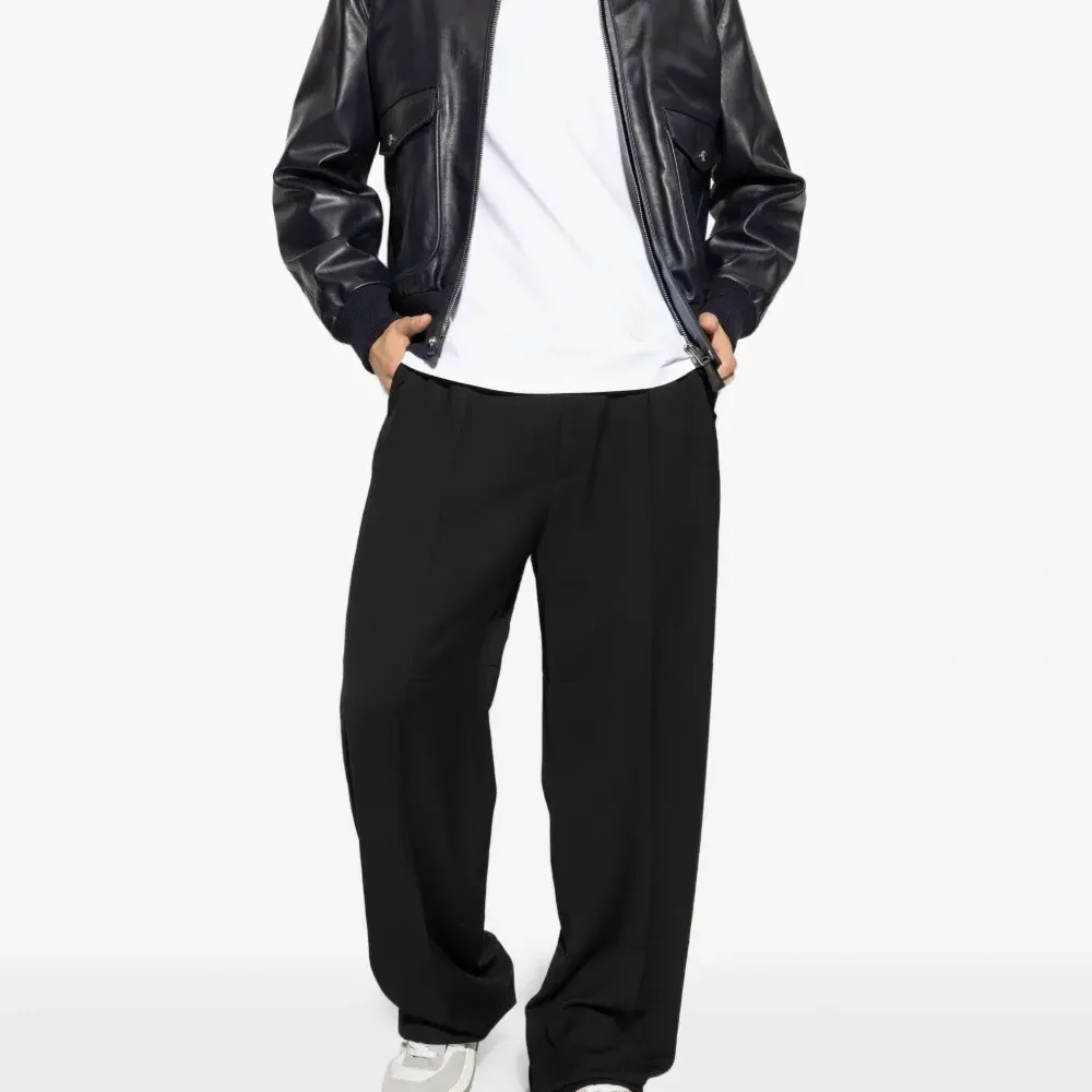 Футболка с нашивкой-логотипом