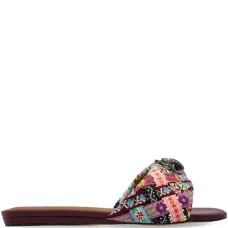 Декорированные сандалии