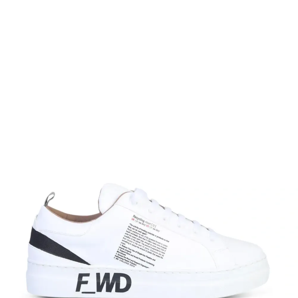 Кроссовки с текстовым принтом