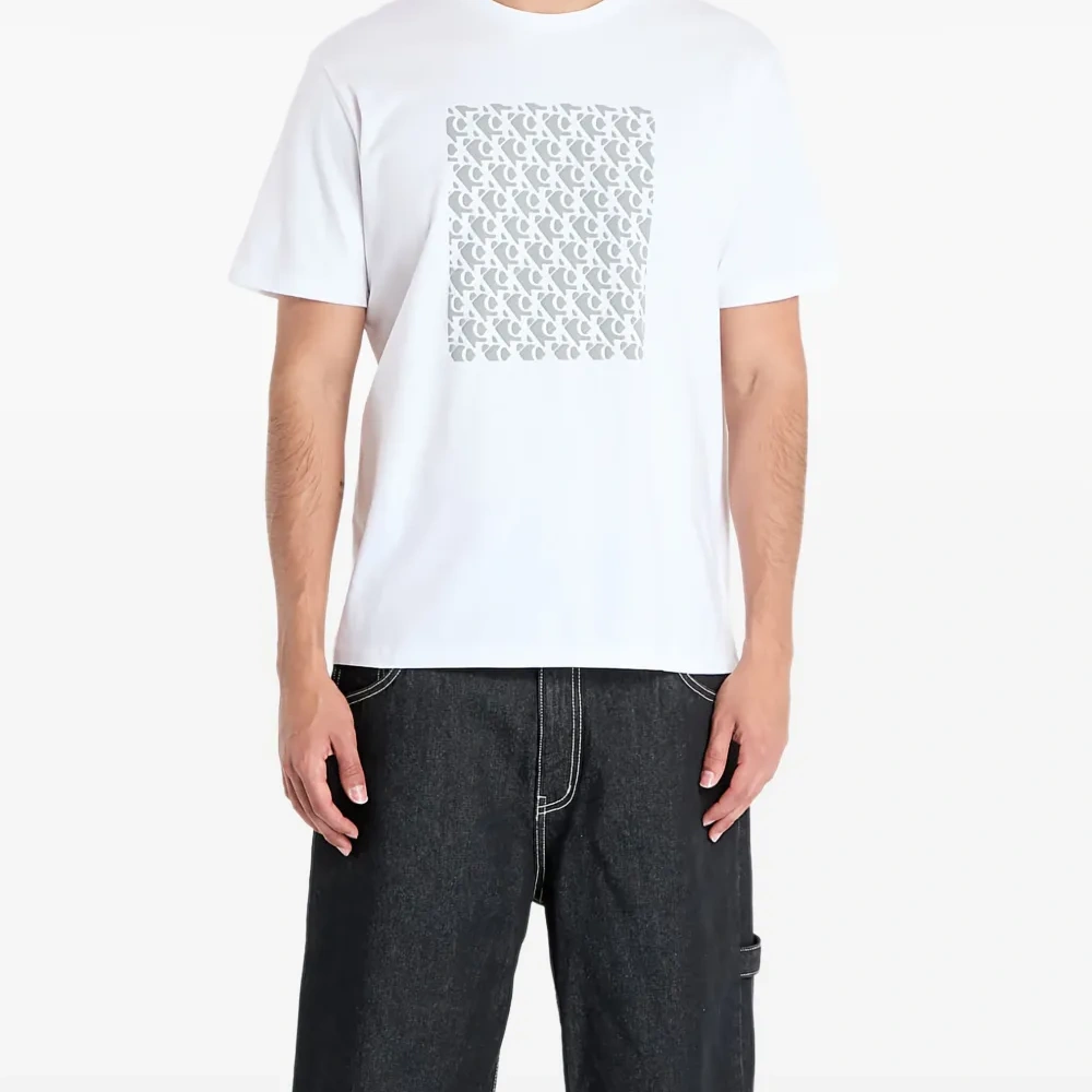 Футболка с логотипом