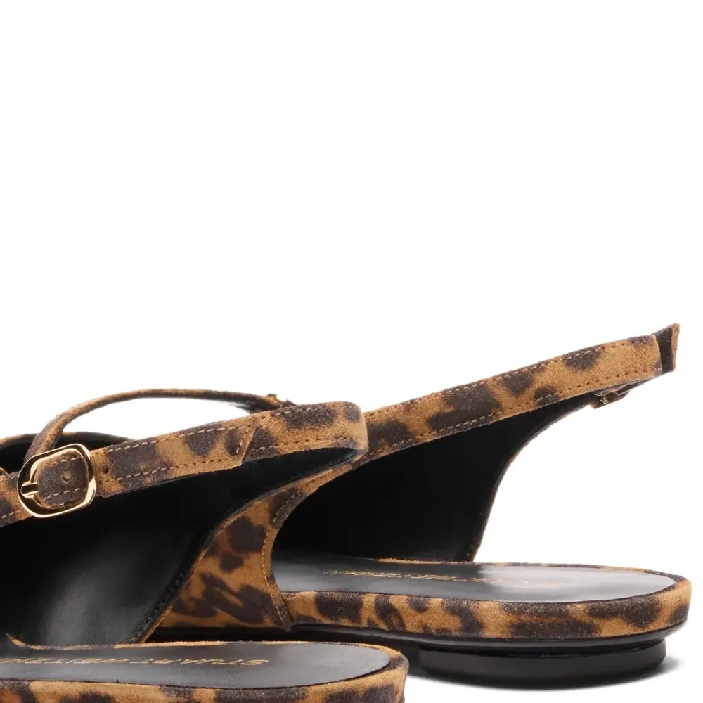 Туфли Emilia с заостренным носком и ремешком на пятке Туфли Emilia с заостренным носком и ремешком на пятке