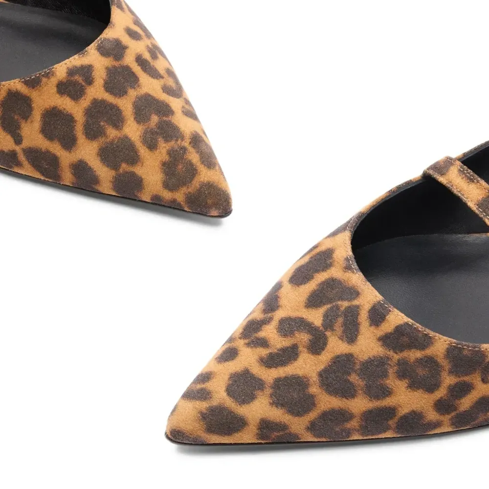 Туфли Emilia с заостренным носком и ремешком на пятке Туфли Emilia с заостренным носком и ремешком на пятке