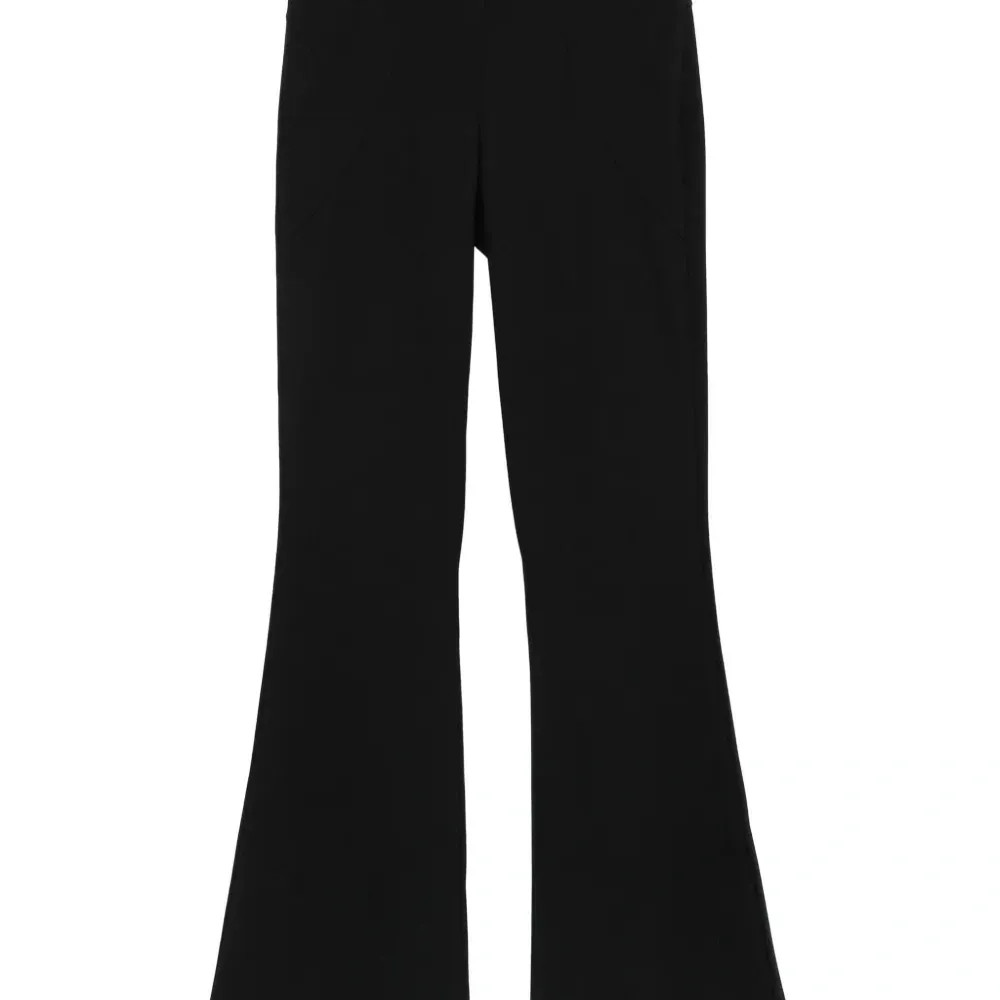 Расклешенные брюки с карманом