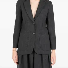 Пиджак в тонкую полоску