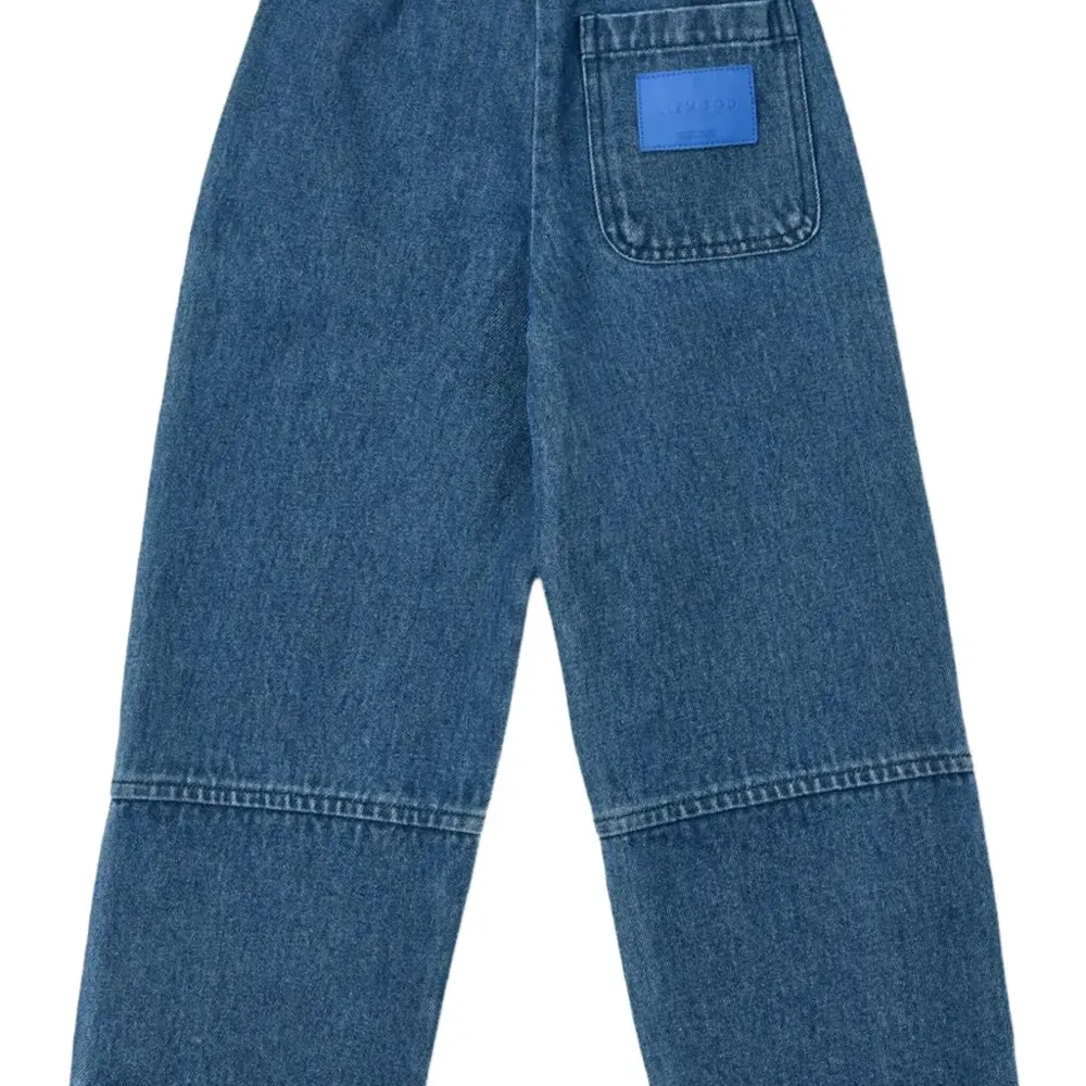 джинсы с нашивкой-логотипом