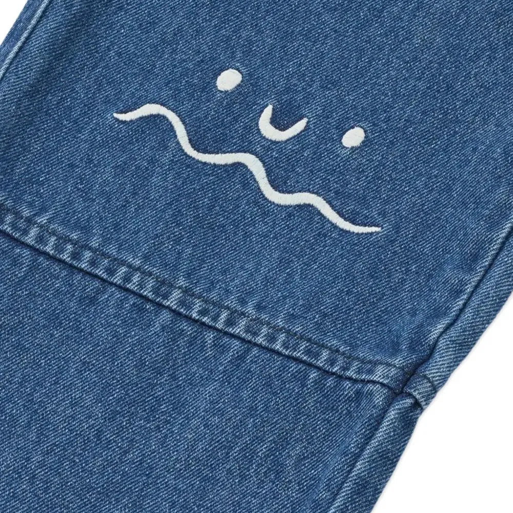 джинсы с нашивкой-логотипом