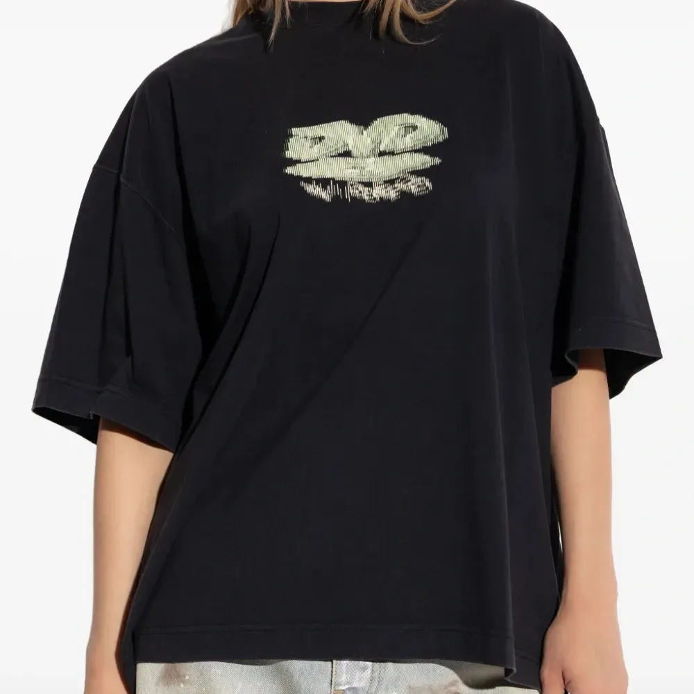 Футболка с графичным принтом