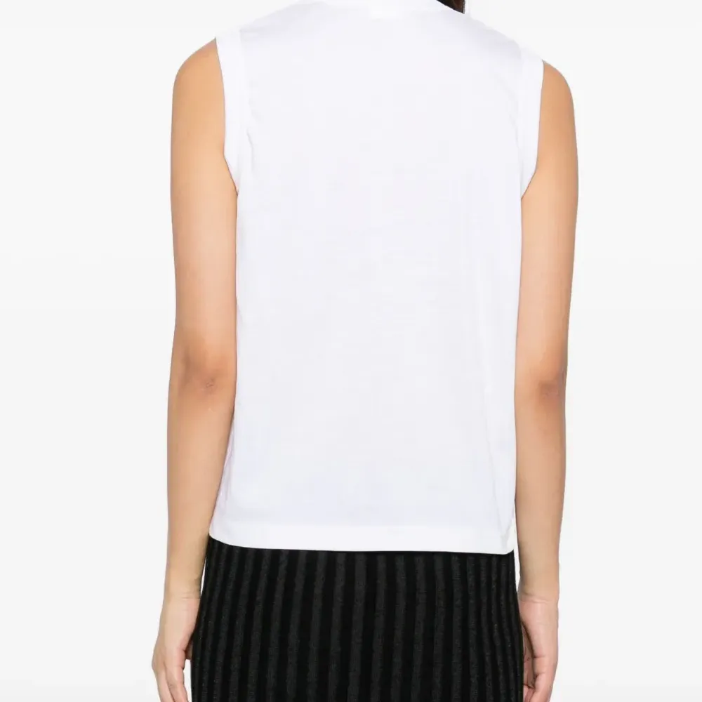 Топ без рукавов