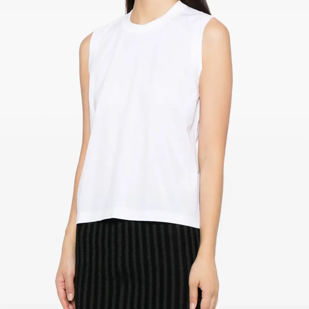 Топ без рукавов