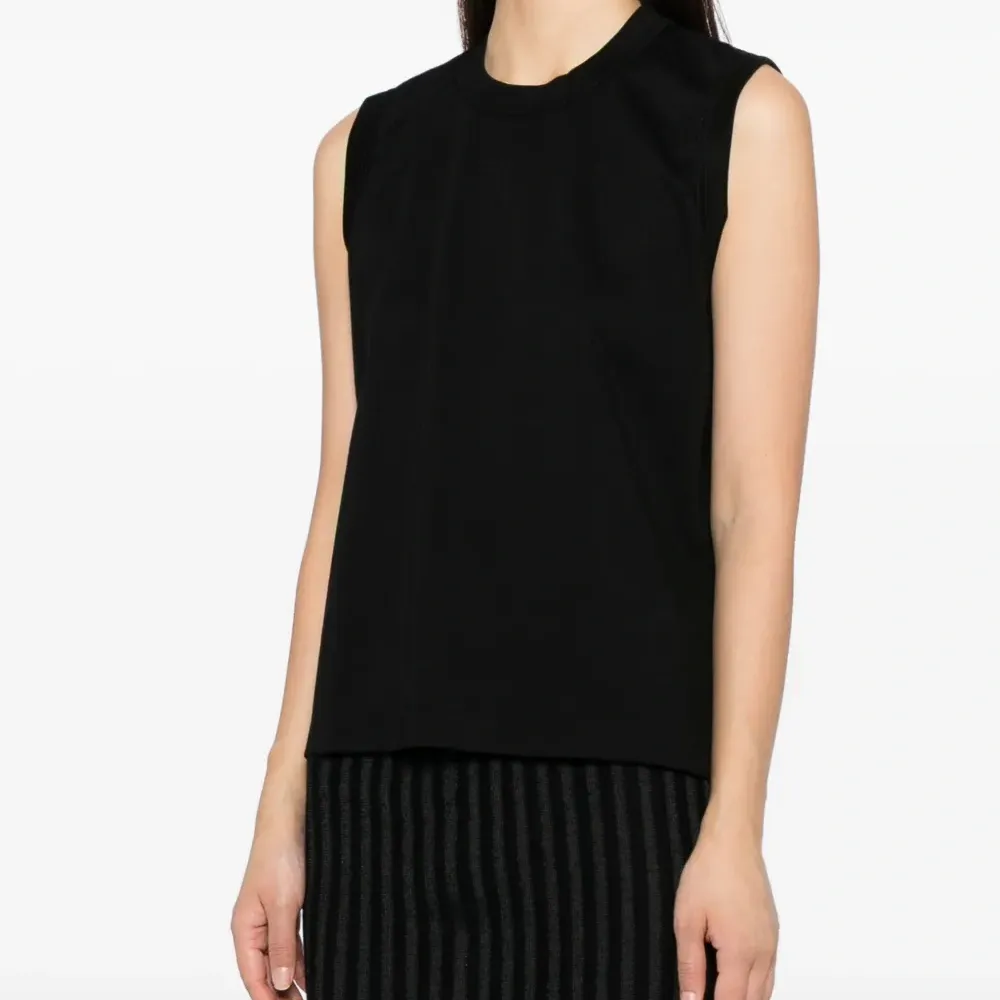 Топ без рукавов