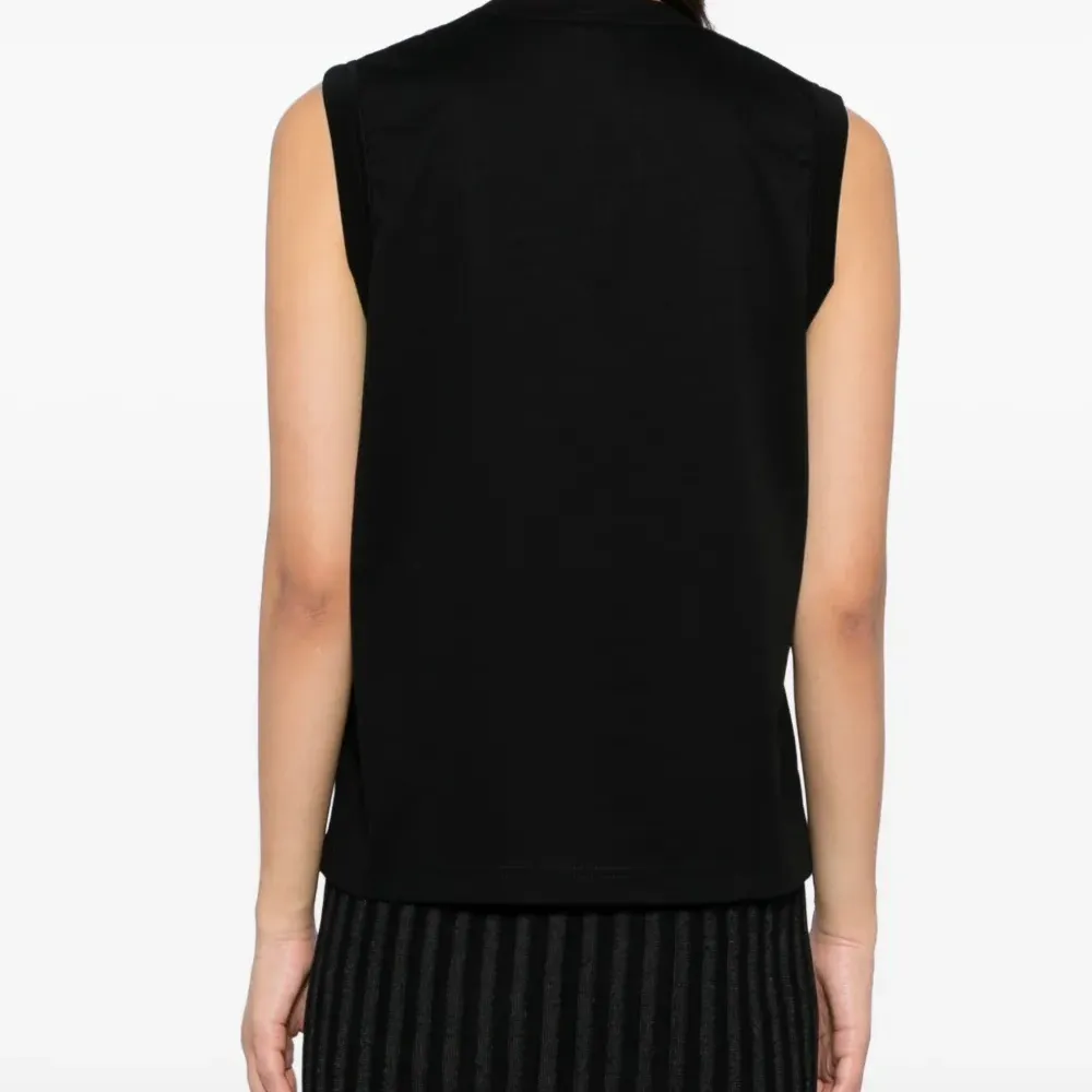 Топ без рукавов