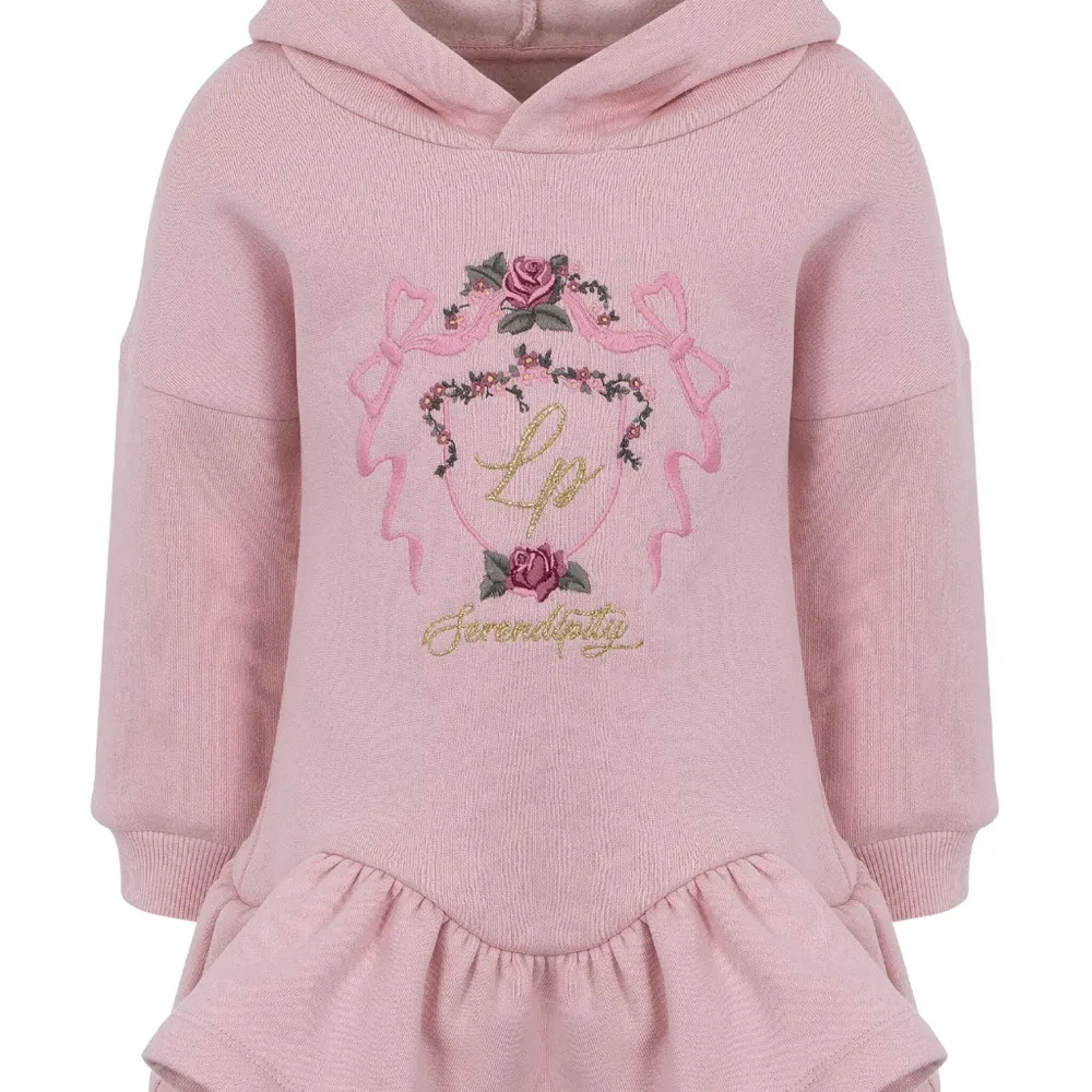 Платье с оборками и вышивкой