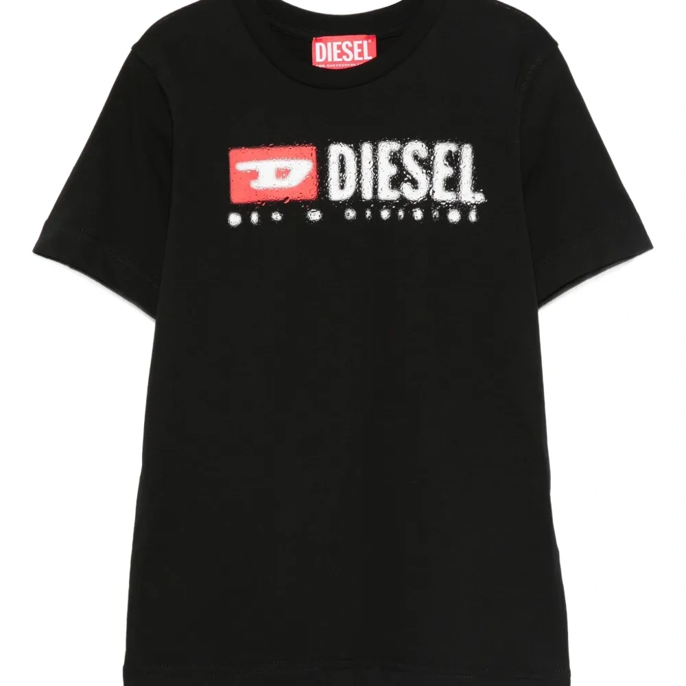 Футболка с логотипом