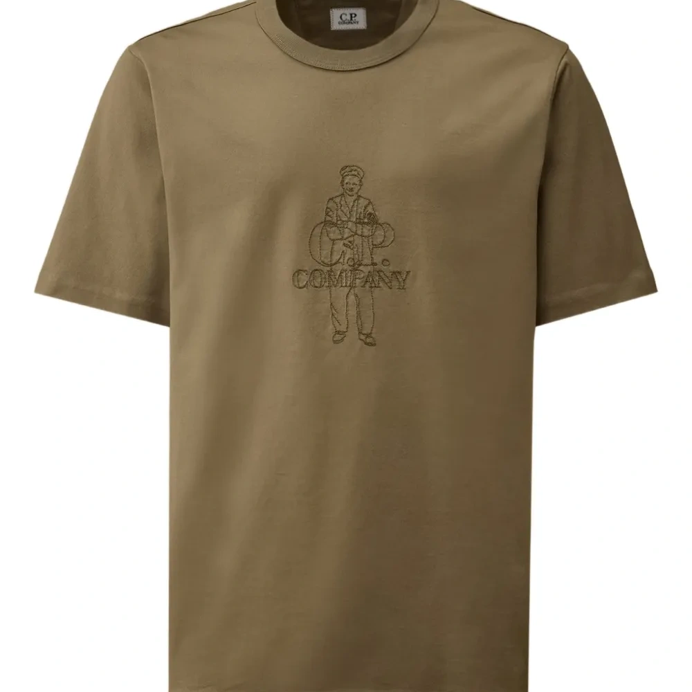 Футболка с вышивкой