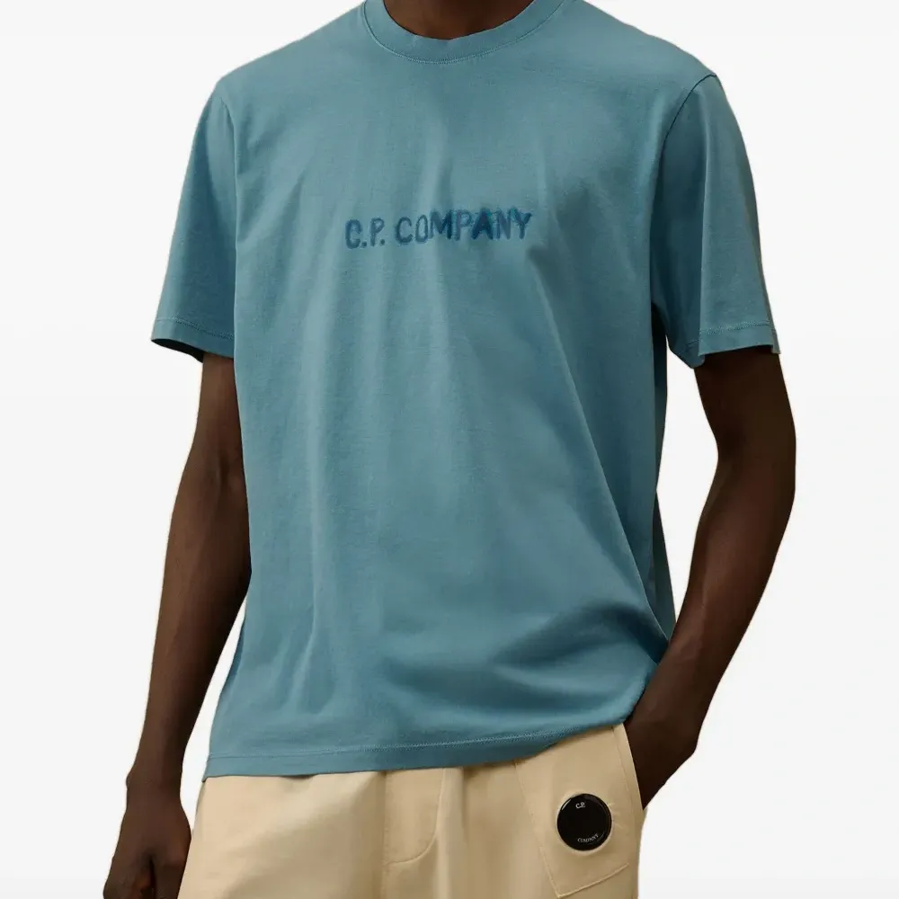 Футболка с логотипом