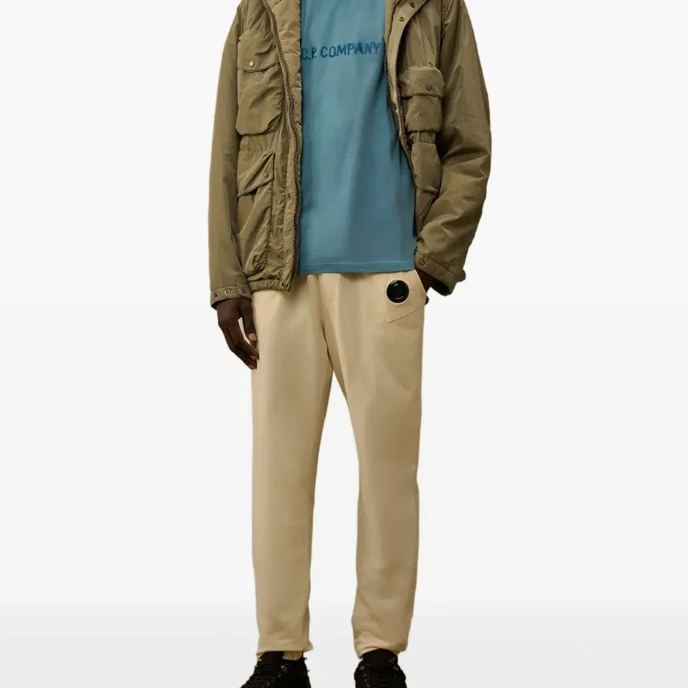 Футболка с логотипом