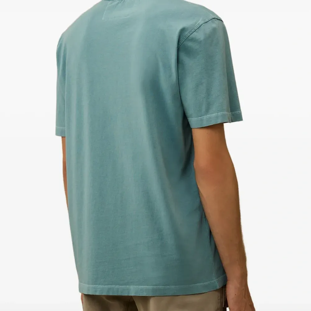 Футболка с вышитым логотипом