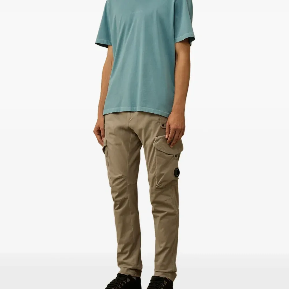 Футболка с вышитым логотипом