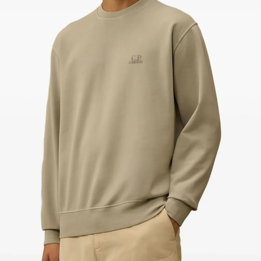 Толстовка с вышитым логотипом