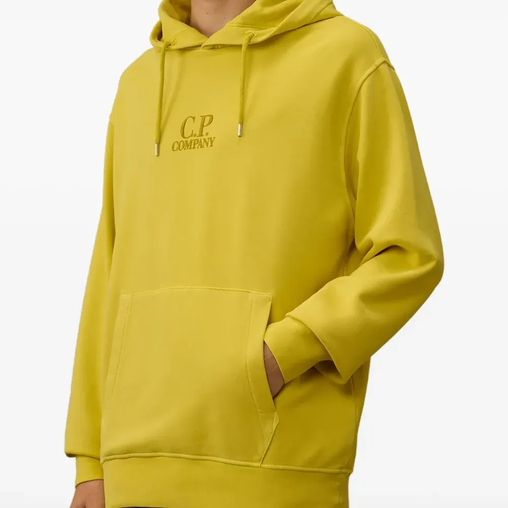 Худи с вышитым логотипом Худи с вышитым логотипом