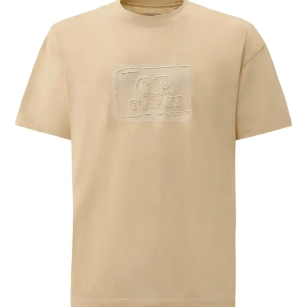 Футболка с тиснением