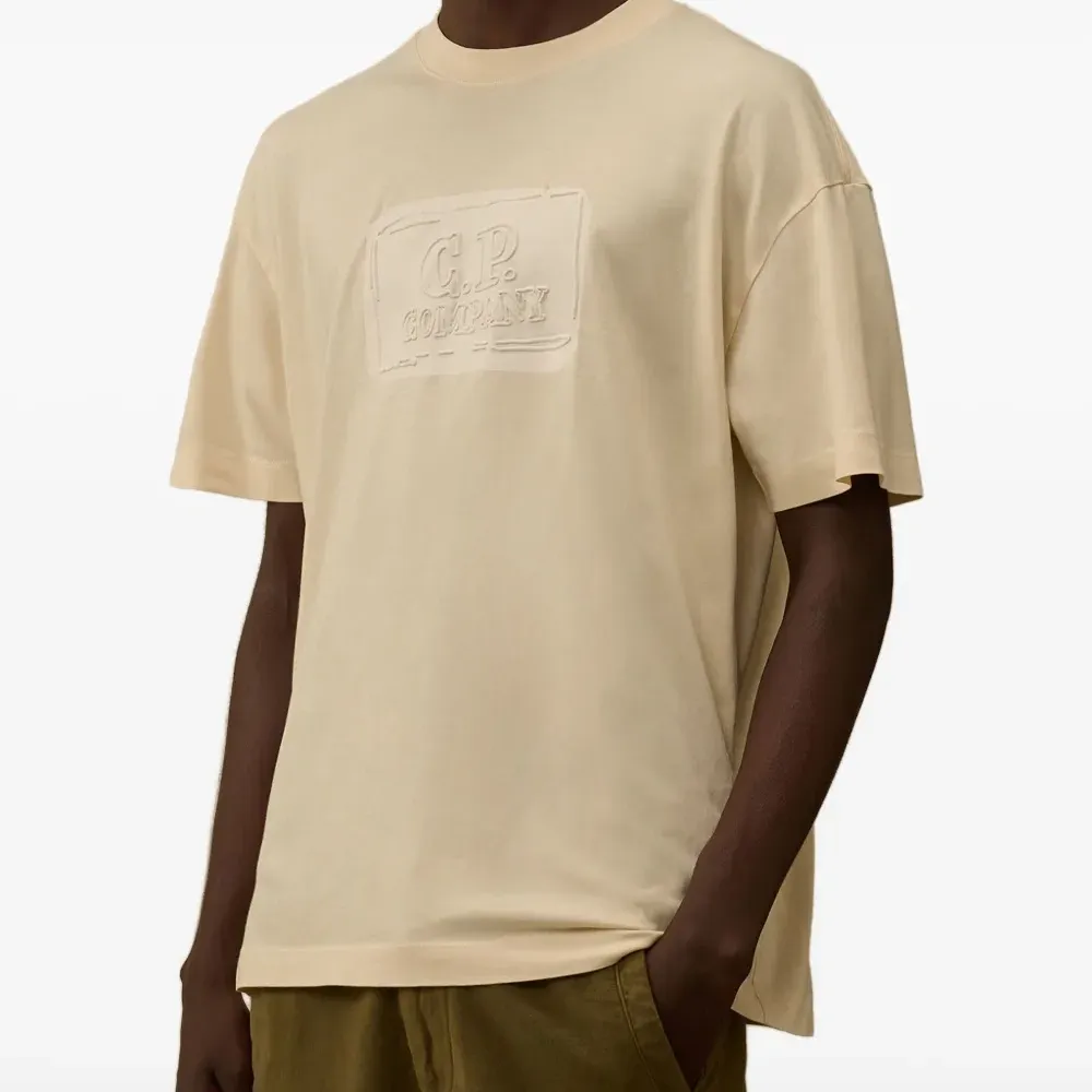 Футболка с тиснением