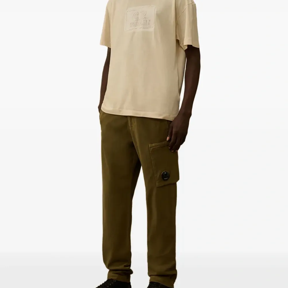 Футболка с тиснением