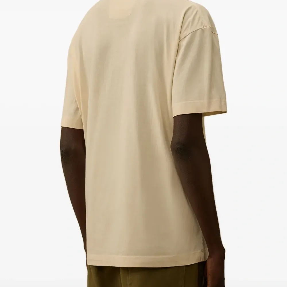 Футболка с тиснением