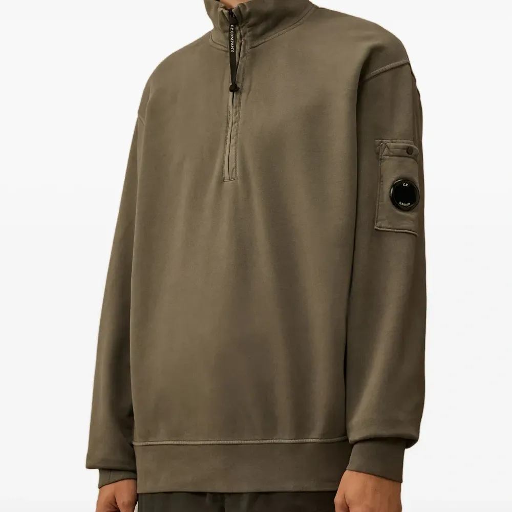 Толстовка с воротником на молнии и карманом