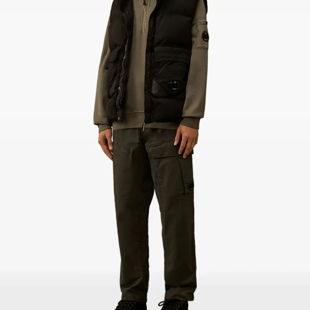 Толстовка с воротником на молнии и карманом