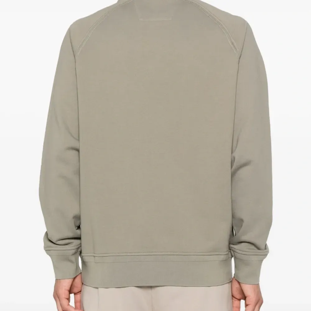 Толстовка с вышитым логотипом