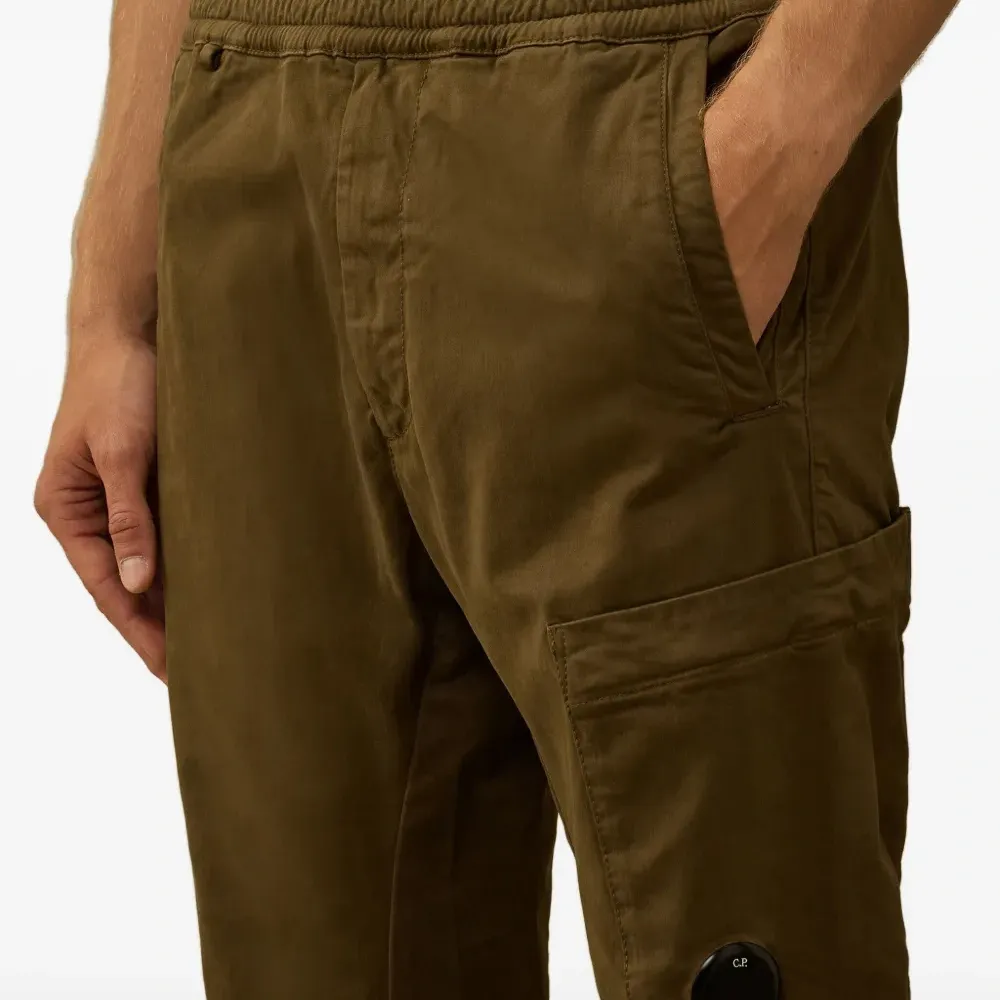 Брюки карго с нашивкой-логотипом Брюки карго с нашивкой-логотипом