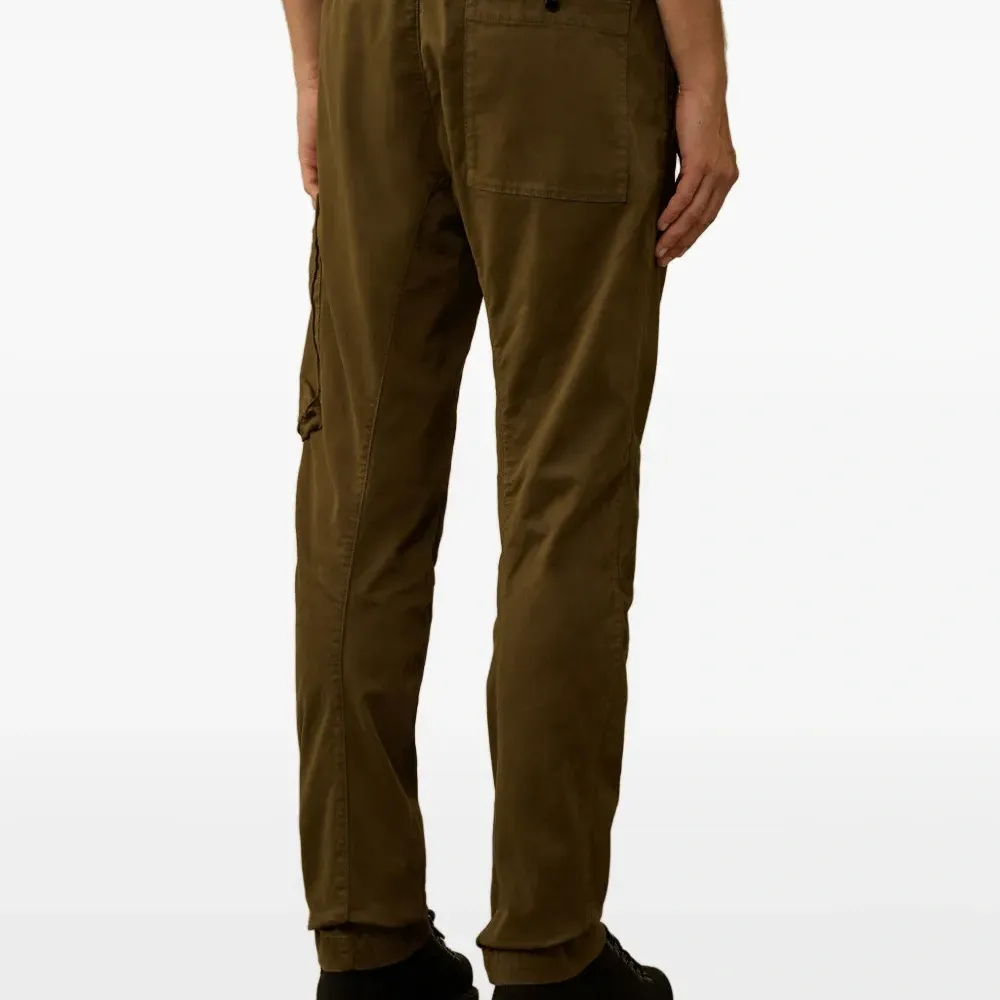 Брюки карго с нашивкой-логотипом Брюки карго с нашивкой-логотипом