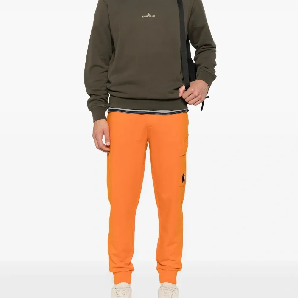 Спортивные брюки с карманами