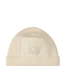 Шерстяная шапка бини в рубчик с нашивкой-логотипом Шерстяная шапка бини в рубчик с нашивкой-логотипом