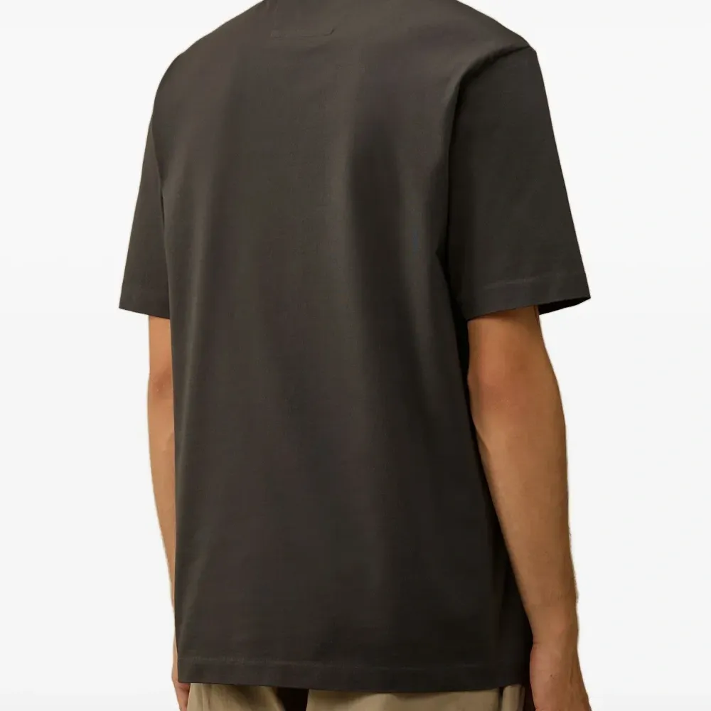 Футболка с вышивкой