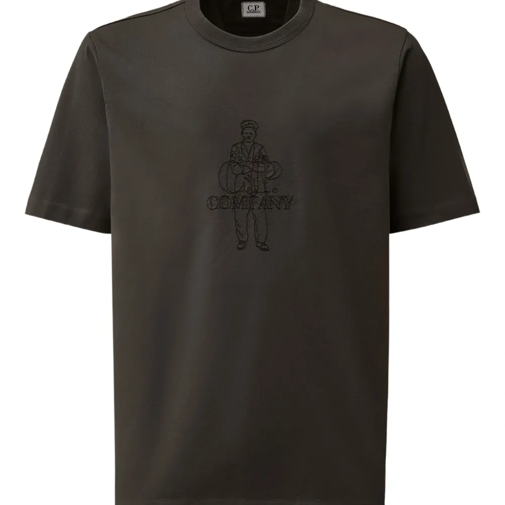 Футболка с вышивкой