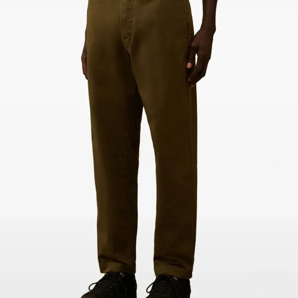 Брюки на пуговицах