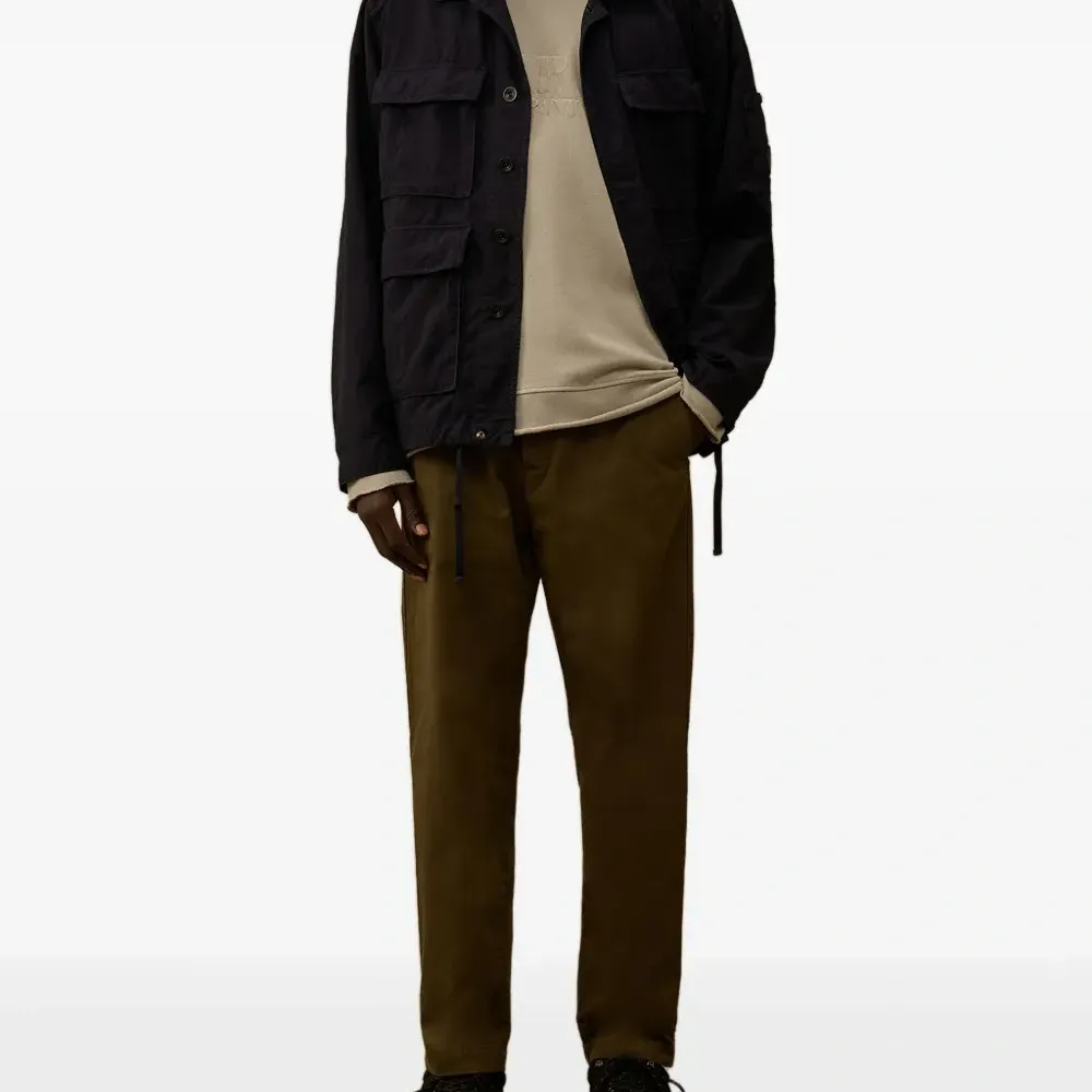 Брюки на пуговицах