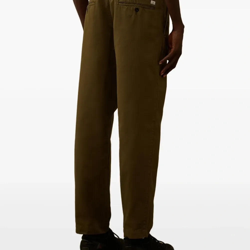 Брюки на пуговицах