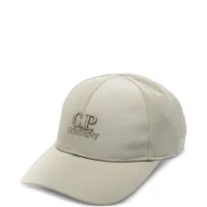 Бейсболка с вышитым логотипом Бейсболка с вышитым логотипом