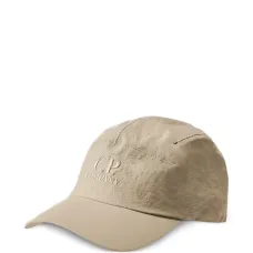 Бейсболка с вышитым логотипом Бейсболка с вышитым логотипом