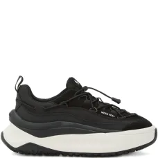 кроссовки с логотипом