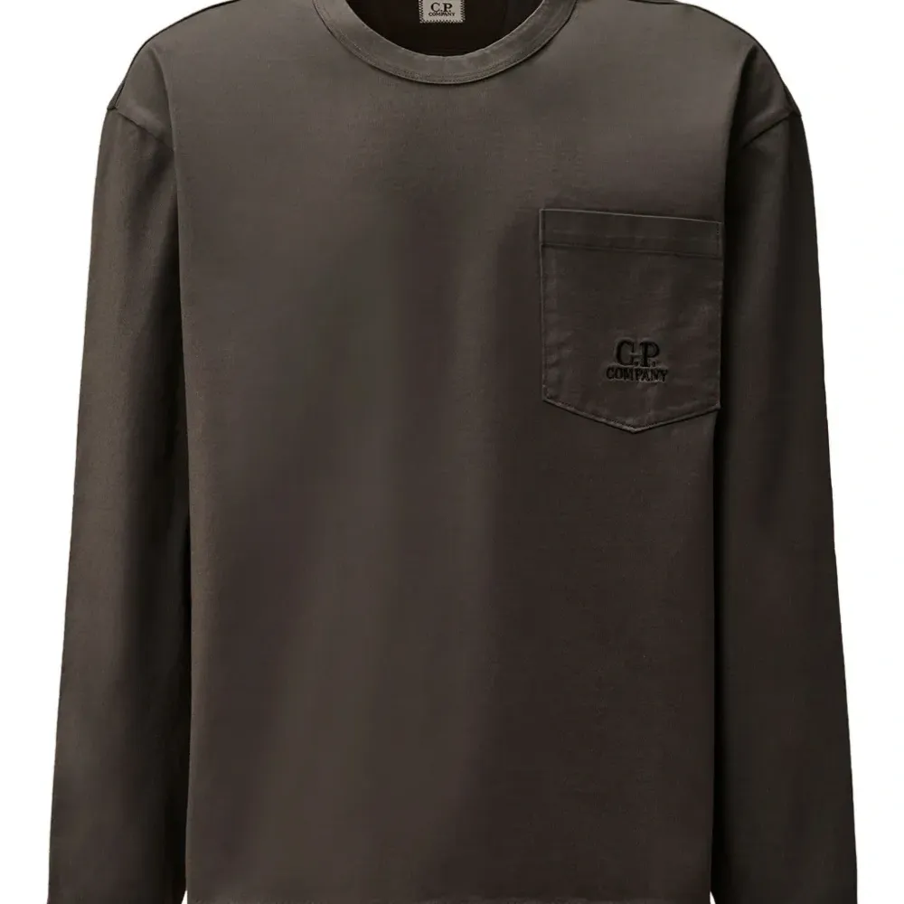 Футболка с длинными рукавами и карманом Футболка с длинными рукавами и карманом