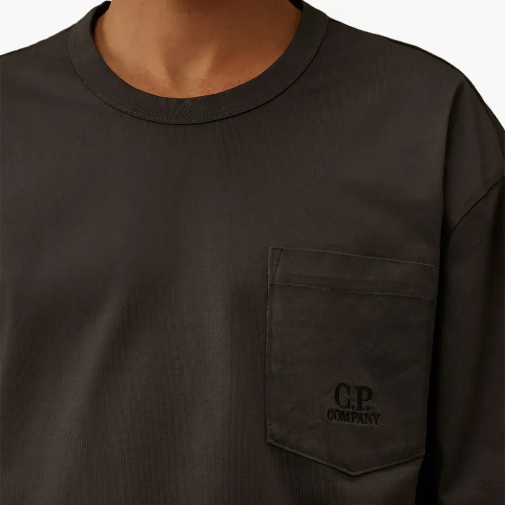 Футболка с длинными рукавами и карманом Футболка с длинными рукавами и карманом