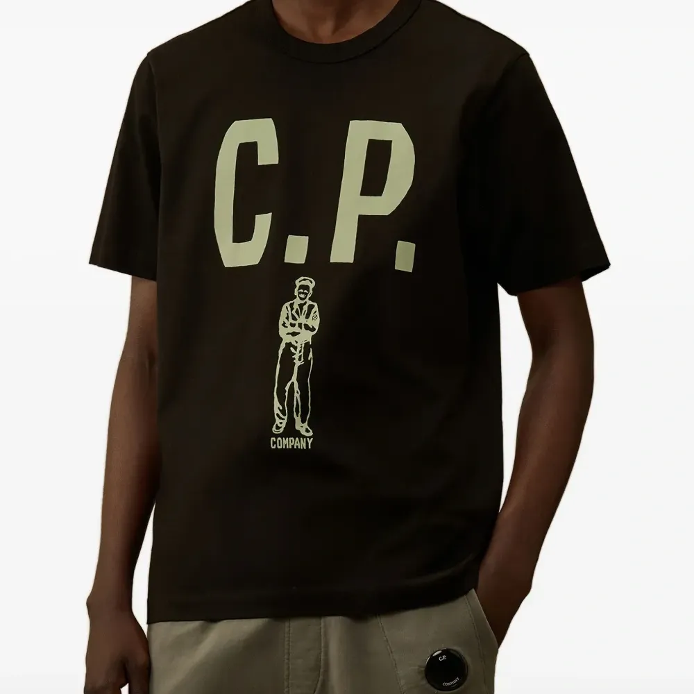 Футболка с графичным принтом Футболка с графичным принтом