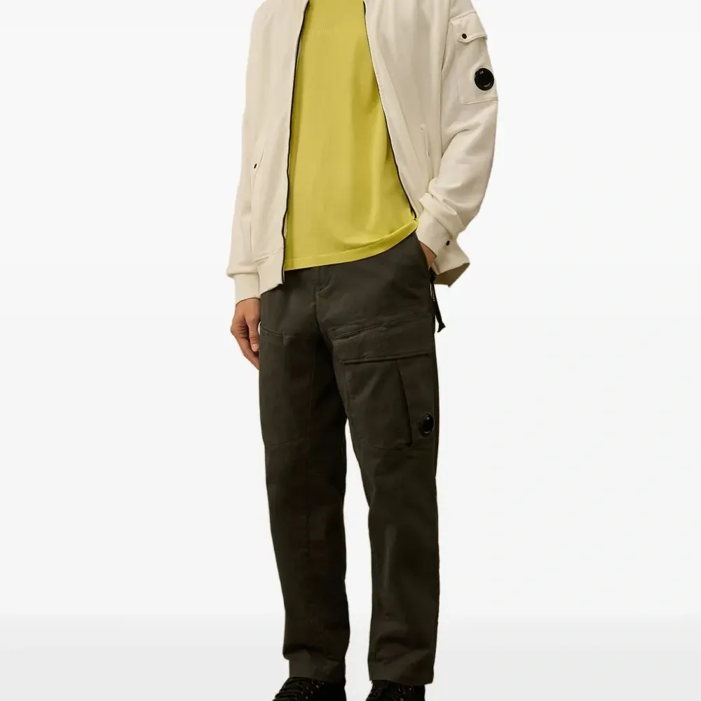 Футболка с логотипом